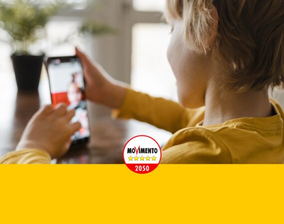 Vietare e regolare l’uso dello smartphone da parte dei bambini, in Sicilia il Movimento 5 stelle presenta una proposta di legge